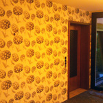 Wandgestaltung in blauer Holzoptik
